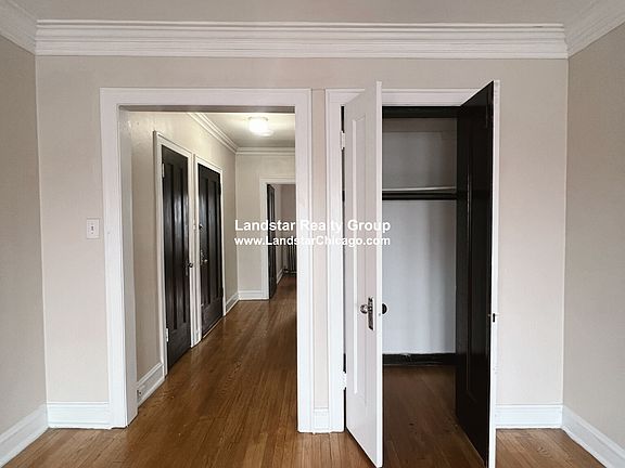 4th image of 2419 W Sunnyside Ave #2