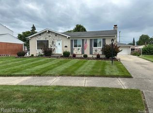 13605 Karl St, Southgate, MI 48195