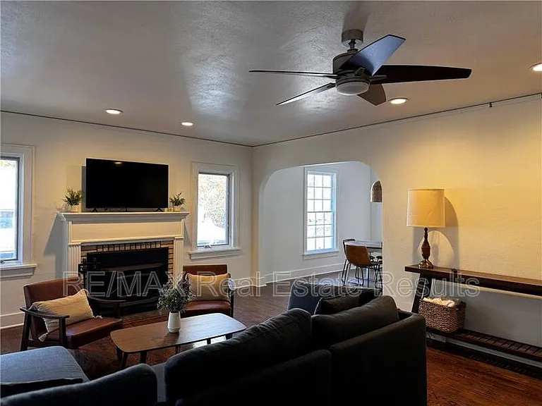 610 N Olive Ave — Photo 12
