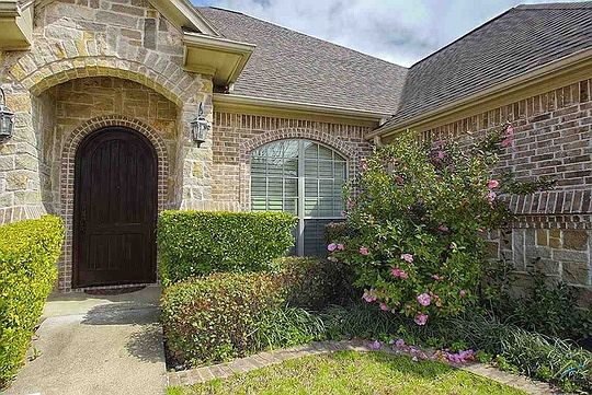 3rd image of 6720 Sherbrooke Dr