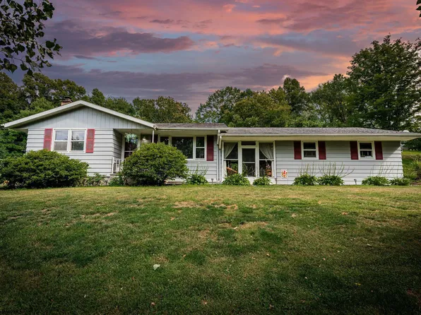 1139 Smithtown Rd, Morgantown, WV 26508