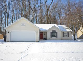 345 Oakdale Cir, Elyria, OH 44035