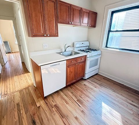 4th image of 2958 N Seeley Ave APT 1