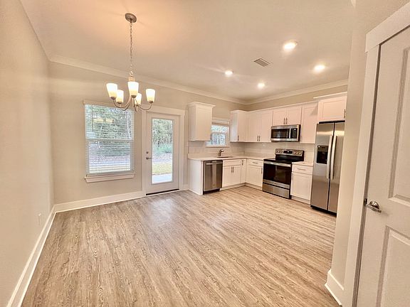 5th image of 103 Bradford Ct