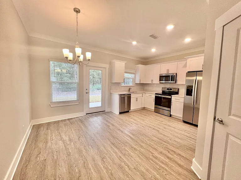 103 Bradford Ct — Photo 5