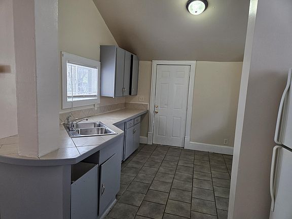 5th image of 3623 Fremont Ave N