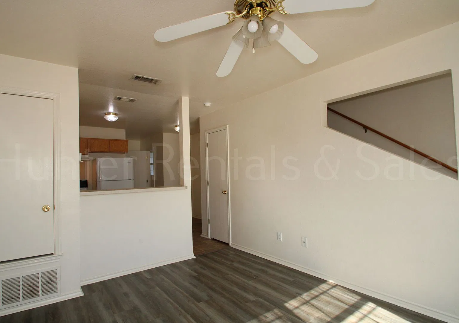 Charming 2-Bedroom Townhome! — Photo 4