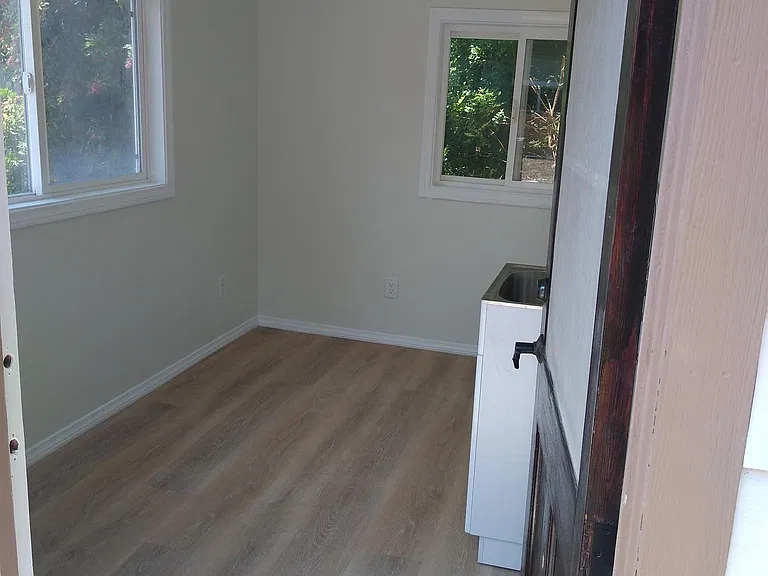 1562 Linwood St — Photo 17
