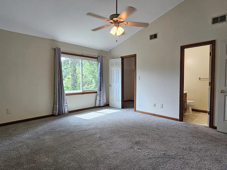 627 Creekside Ct — Photo 13