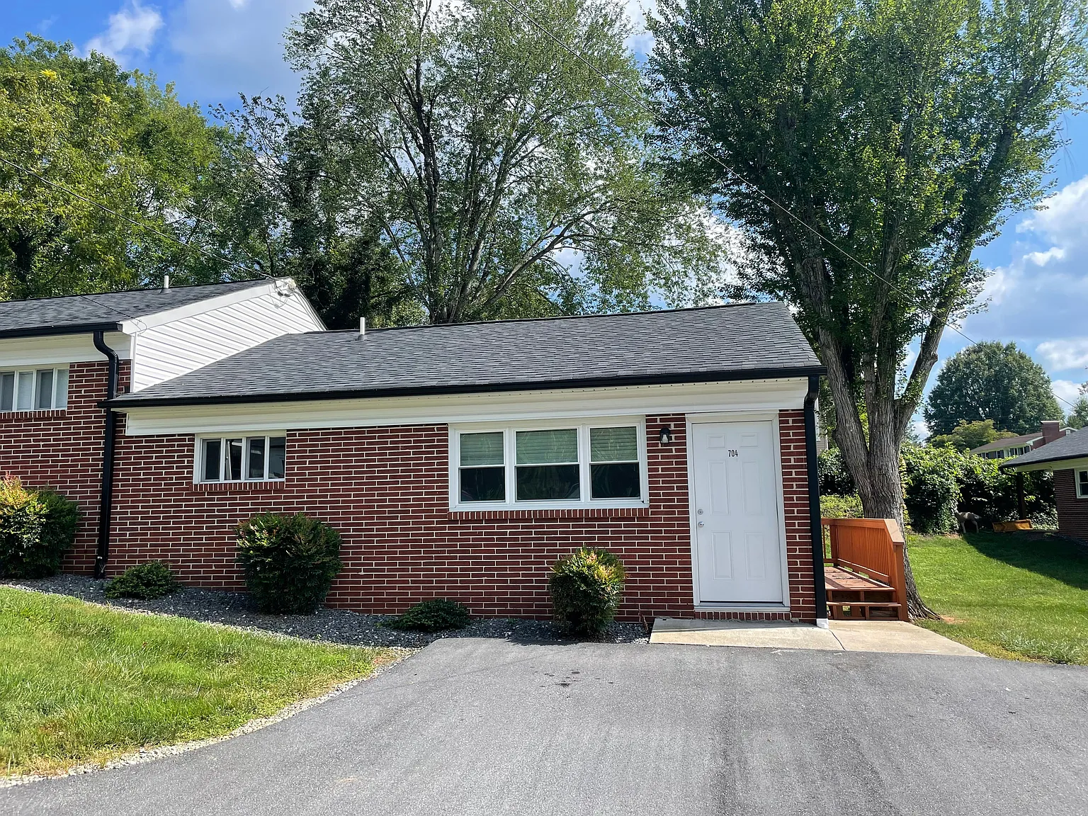 2 bed, 1.0 bath, 668 sqft, $1,130 — Photo 1