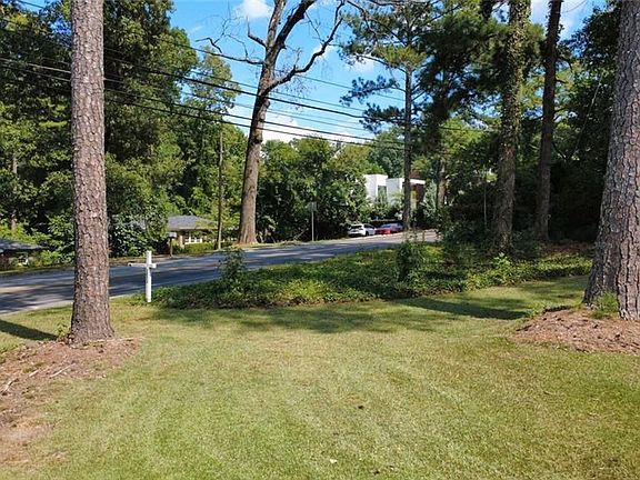 2nd image of 1276 Woods Cir NE