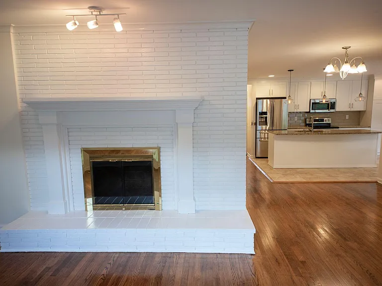 204 Hazelwood Dr — Photo 7