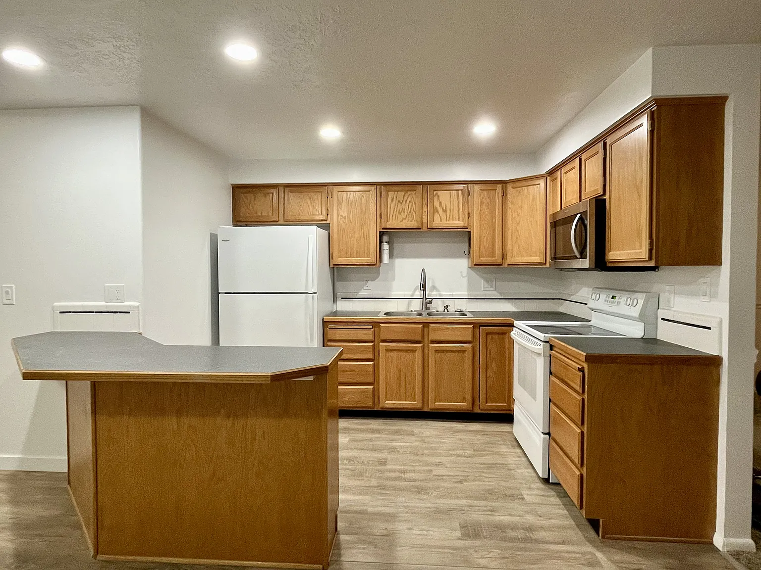 3 bed, 1500 sqft, $1,700 — Photo 1