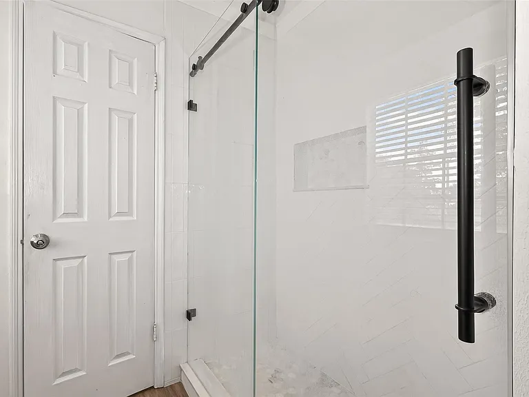 20211 Salzburg Ln — Photo 41