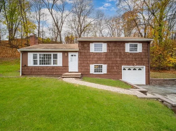 20 Forest Hill Road, New Windsor, NY 12553