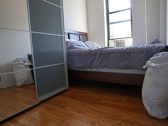 4th image of 120 E 1st St APT 5