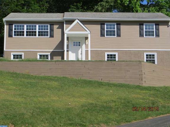 2nd image of 1745 Hillcrest Ln