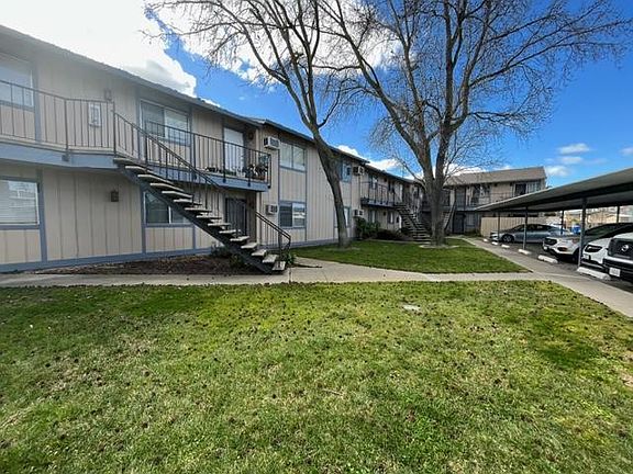 2nd image of 556 N Lincoln Ave APT 8