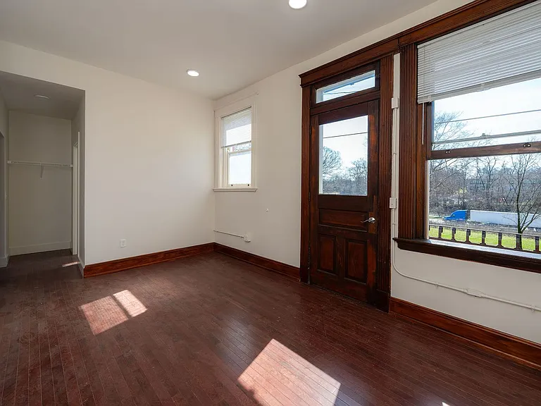 1740 Brewster Ave — Photo 7