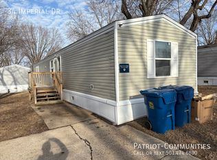 34 Imperial Valley Dr, Springfield, IL 62702