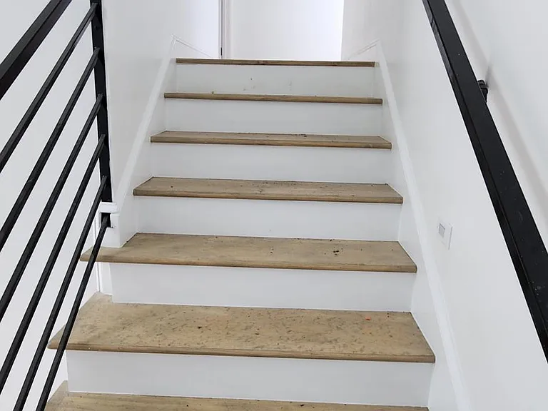 2427 Franklin Ave — Photo 3