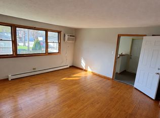 546 S Water St #2E, Wilmington, IL 60481