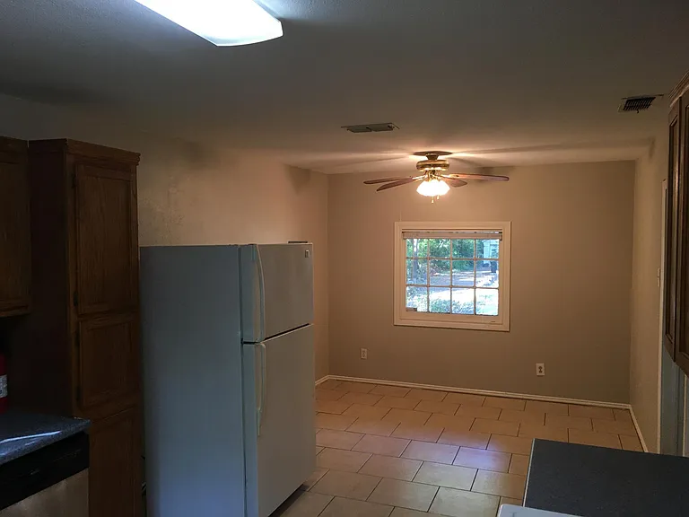 1119 Skyline St — Photo 10