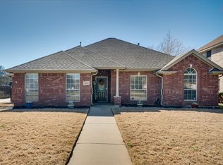 1000 Hollow Creek Rd, Burleson, TX 76028