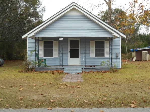121 E Hart Ave, Geneva, AL 36340