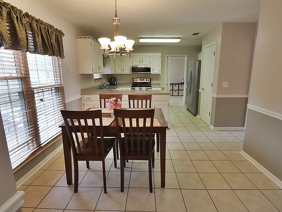 5th image of 401 Clarkston Dr