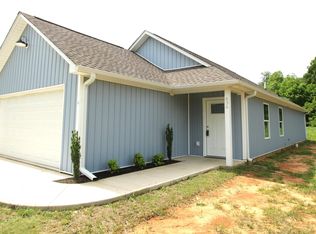 636 Gibson Rd, Trenton, TN 38382