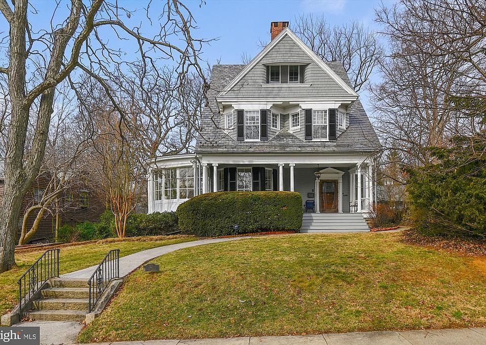 1st image of 303 Oakdale Rd
