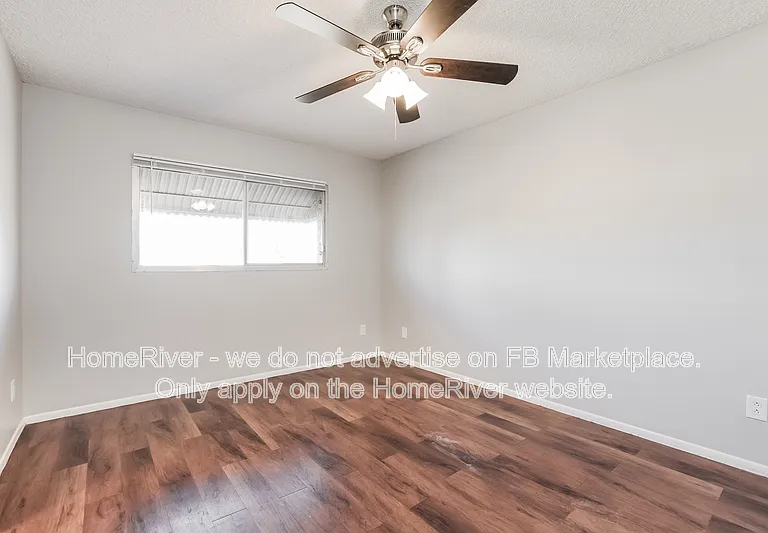 5758 N 42nd Ave — Photo 8
