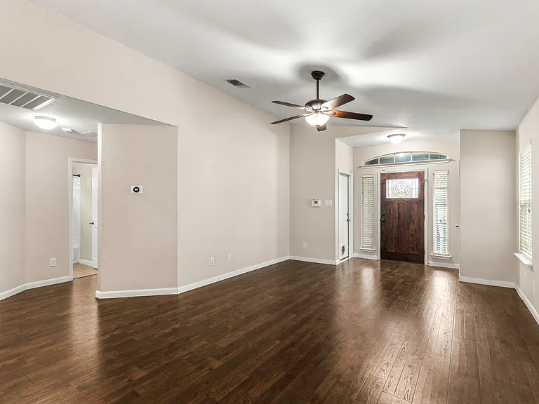 1021 Lauren St — Photo 5