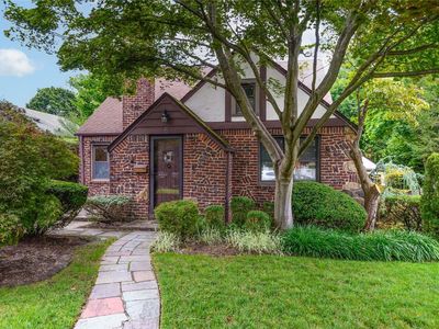 5 Margot Place, Great Neck, NY, 11023