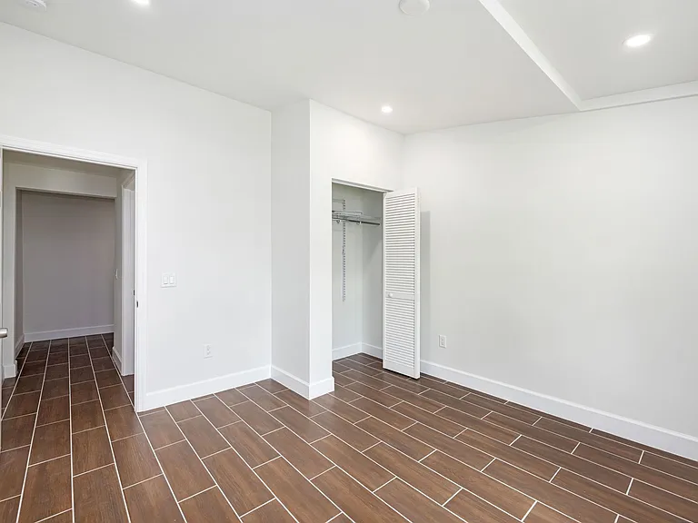 Australian Pines Apartments — Photo 19