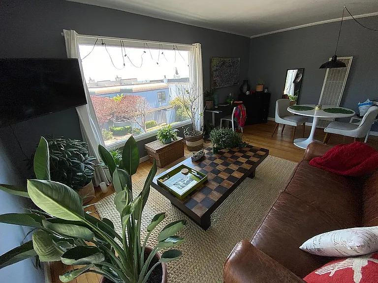 (former tenant furniture)