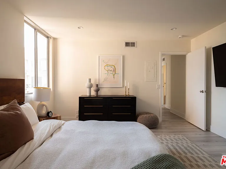 100 S Doheny Dr #1011 — Photo 14