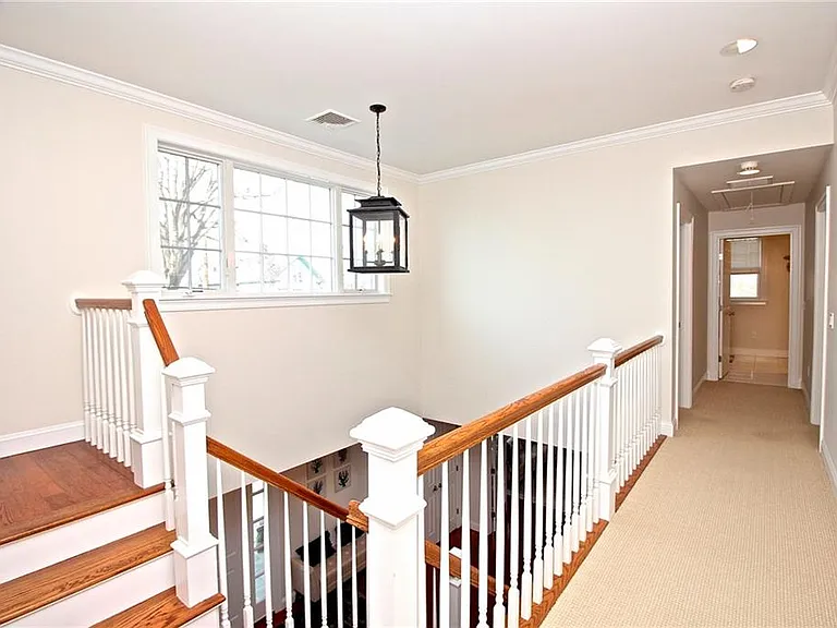 190 Coggeshall Ave — Photo 31