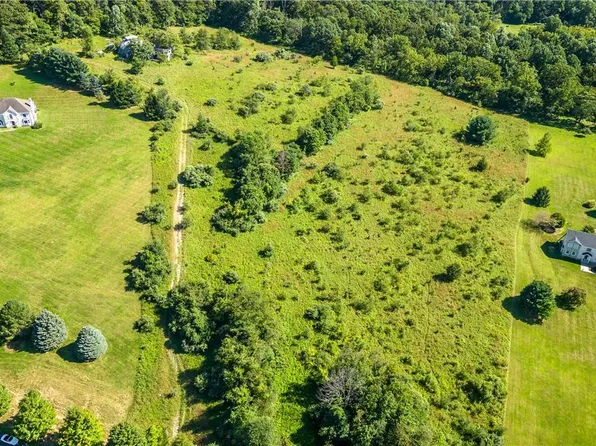 1830 Alder Ln, Fountain Hill, PA 18015