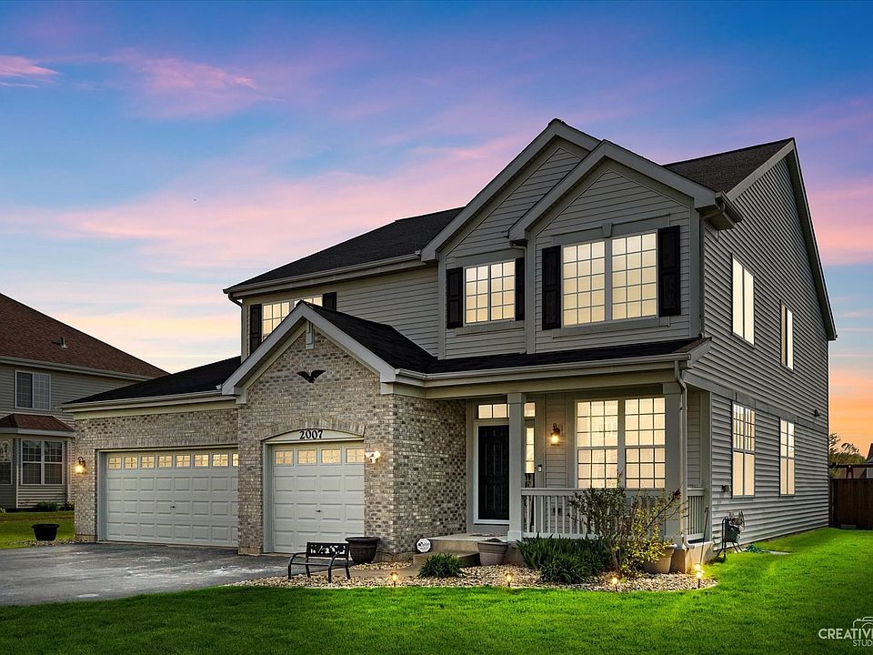 Welcome to 2007 Raintree Road in Yorkville!