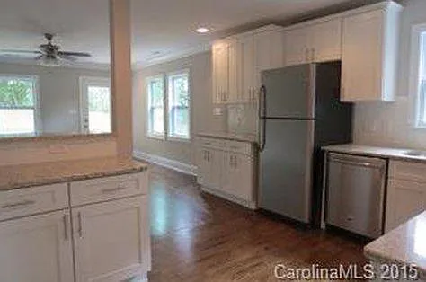 2210 Chatham Ave — Photo 2