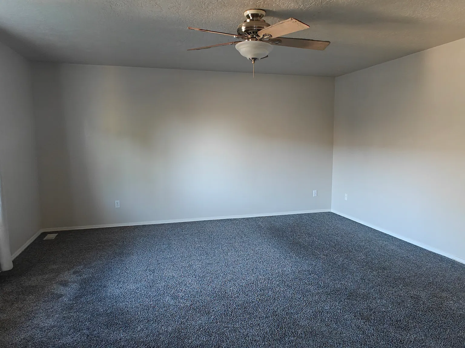 4 bed, 2.5 bath, 2009 sqft, $2,800 — Photo 4