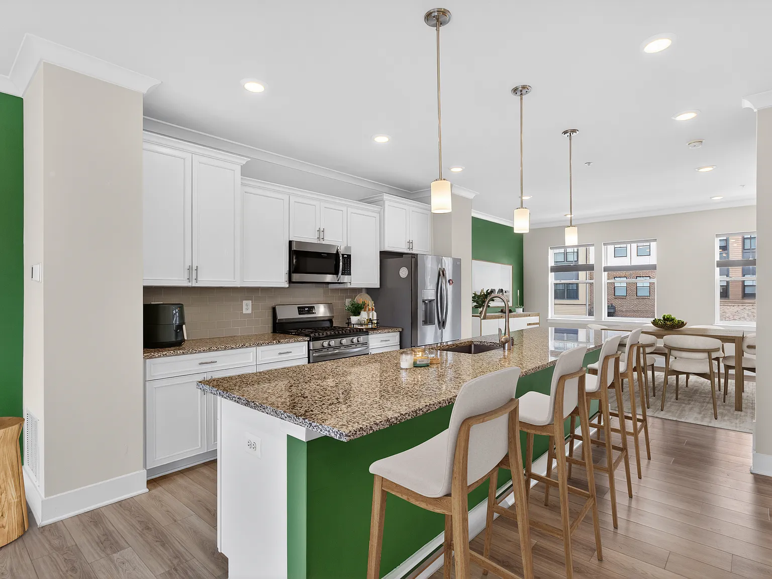 3 bed, 3.5 bath, 2140 sqft, $3,500 — Photo 3