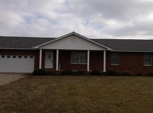 3322 Bush Dr, Highland, IL 62249