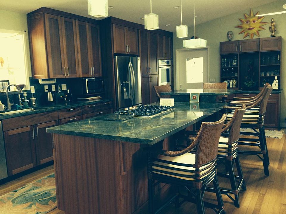 New gourmet kitchen w/ pullout drawers,granite,dbl oven,gas