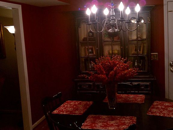 3rd image of 423 Maplewood Dr