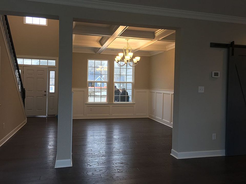 1st image of 905 Roy Ct