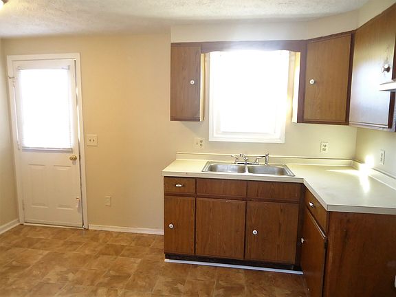 4th image of 407 Cobbler Dr
