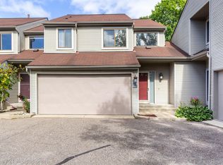 638 Ashley Cir, Rochester, MI 48307